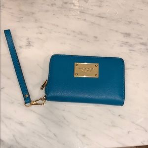 Michael Kors wristlet/𝐂𝐚𝐫𝐝 holder in teal